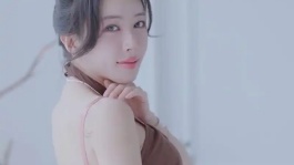 王俊凯和女生打闹的照片[全集]