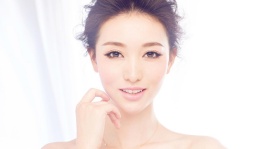 女司机倒车撞死老公夹死自己原因[蓝光]